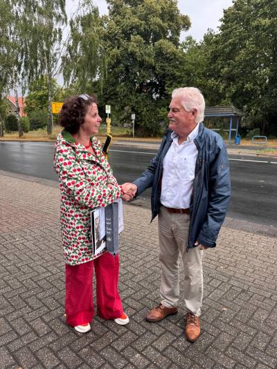 Heinz van Baal bedankt sich bei Frau Dr. Giesbers f&uuml;r die gute gelungene F&uuml;hrung.
